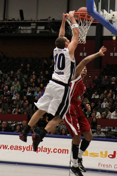 UBC-vs-Freiburg_Prasuhn-Dunk